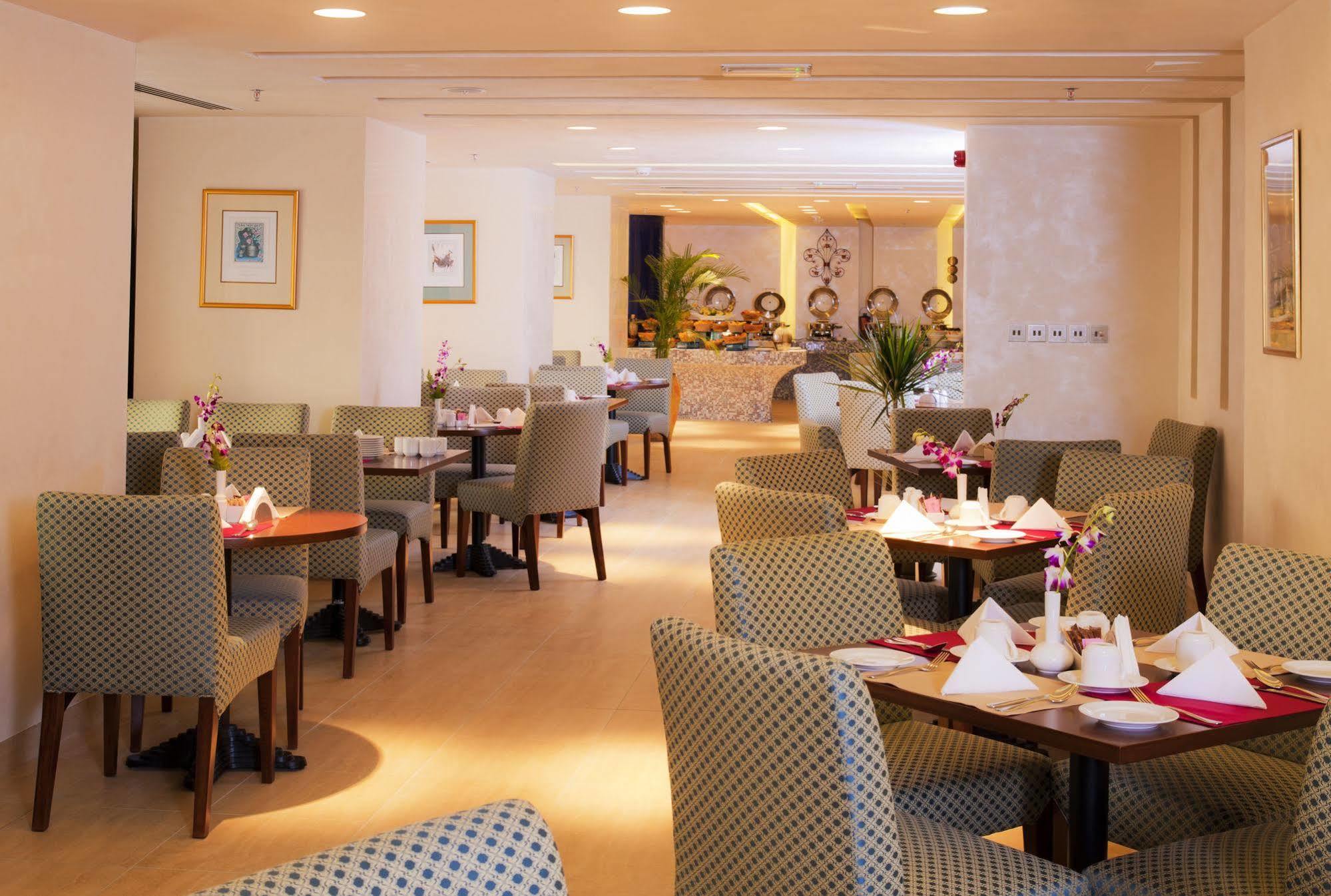 City Seasons Al Hamra Hotel Abou Dabi Restaurant photo